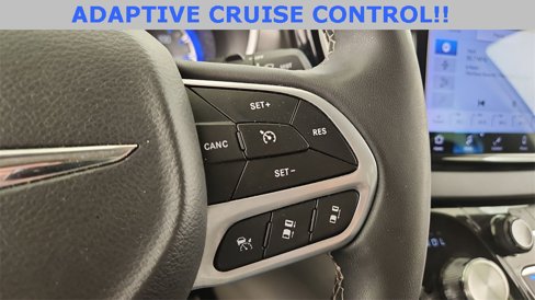 Used 2023 Chrysler Pacifica Touring-L image 18