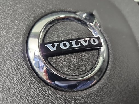 Certified 2025 Volvo S60 B5 Core image 28