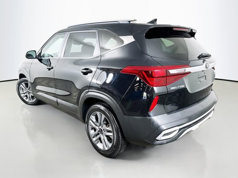 Certified 2021 Kia Seltos S image 5