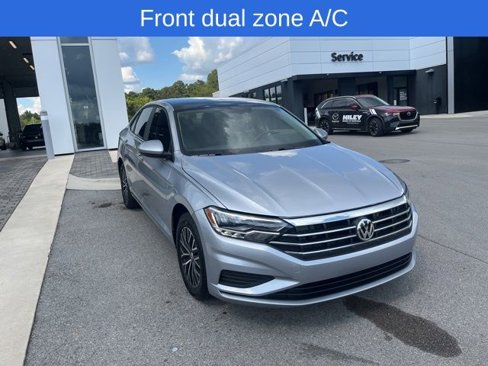 Certified 2021 Volkswagen Jetta SE image 3