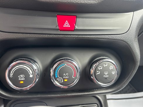 Used 2016 Jeep Renegade Trailhawk image 21