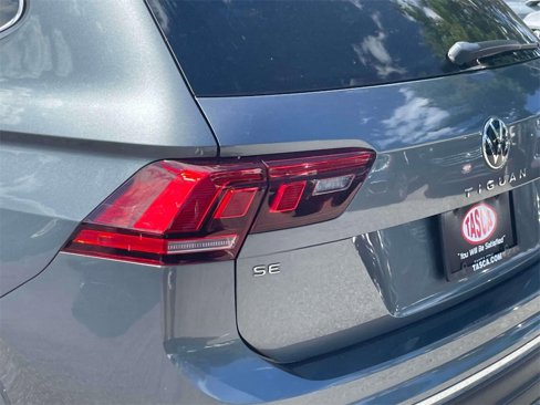 Used 2022 Volkswagen Tiguan SE w/ Panoramic Sunroof Package image 11