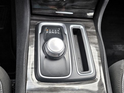 Used 2016 Chrysler 300 Limited image 29