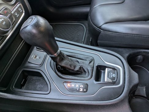 Used 2020 Jeep Cherokee Latitude Plus image 23