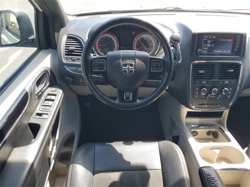Used 2019 Dodge Grand Caravan SXT image 18