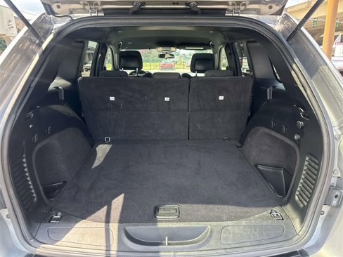 Used 2019 Jeep Grand Cherokee Laredo image 16
