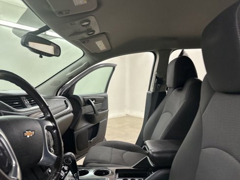 Used 2017 Chevrolet Traverse LT image 32