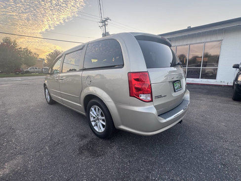 Used 2014 Dodge Grand Caravan SXT image 21