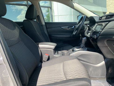Used 2018 Nissan Rogue SV w/ Premium Package image 13