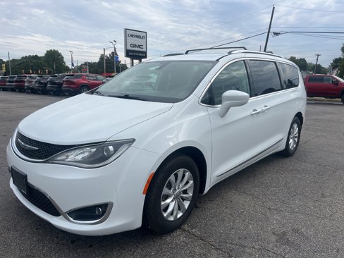 Used 2018 Chrysler Pacifica Touring-L image 1