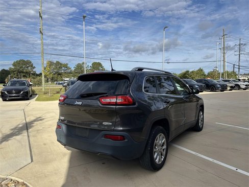 Used 2018 Jeep Cherokee Latitude Plus w/ Comfort/Convenience Group image 7