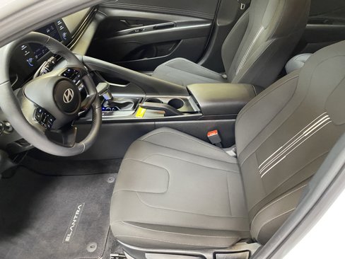 Used 2025 Hyundai Elantra Sport image 19