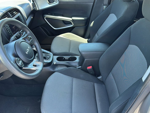 Used 2023 Kia Soul LX w/ LX Technology Package image 11