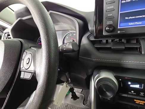 Used 2021 Toyota RAV4 LE image 32