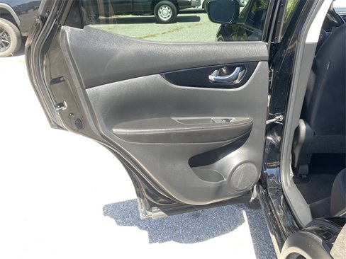 Used 2021 Nissan Rogue Sport SV image 15