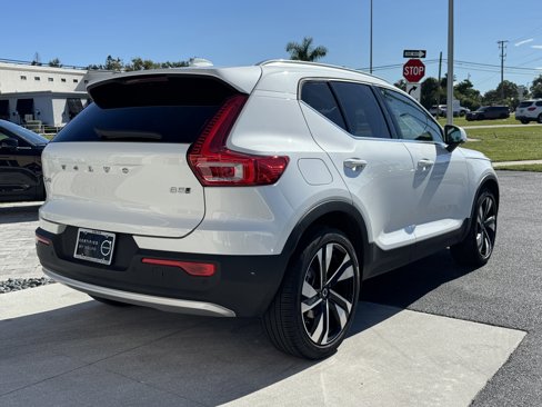 Certified 2024 Volvo XC40 B5 Plus image 3