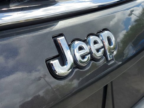 Used 2017 Jeep Compass Latitude w/ Popular Equipment Group image 6