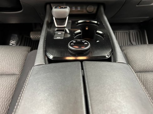 Used 2024 Nissan Rogue SV image 36