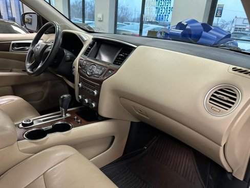 Used 2018 Nissan Pathfinder Platinum image 41