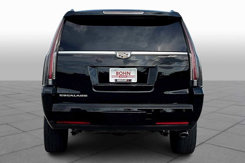 Used 2016 Cadillac Escalade ESV Premium image 4