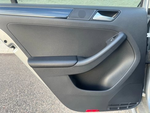 Used 2015 Volkswagen Jetta TDI SEL image 19