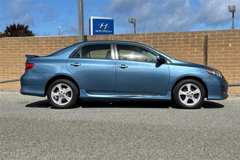 Used 2013 Toyota Corolla LE image 2