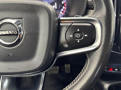 Used 2019 Volvo XC40 T5 R-Design image 22
