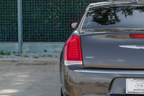 Used 2015 Chrysler 300 Limited w/ Driver Convenience Group image 41