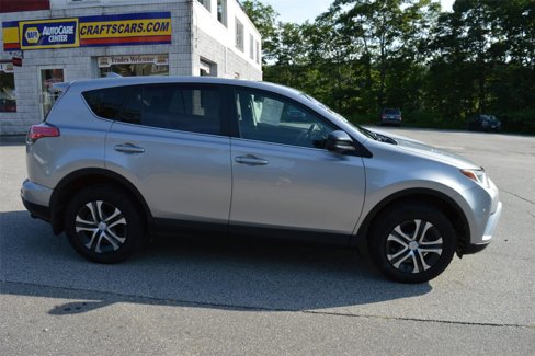 Used 2018 Toyota RAV4 LE image 6