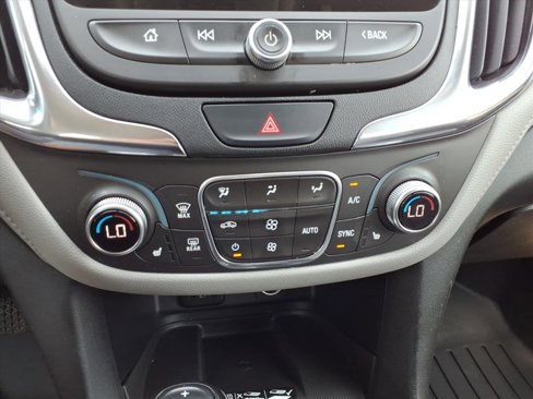 Used 2018 Chevrolet Equinox Premier image 8