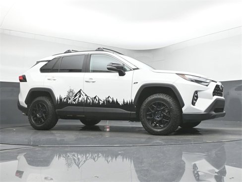 Used 2022 Toyota RAV4 XLE image 9
