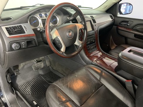 Used 2013 Cadillac Escalade Premium image 33