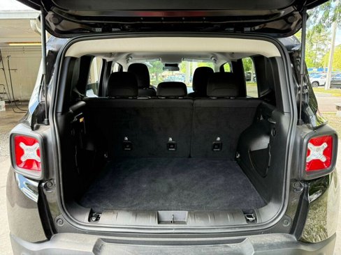 Used 2023 Jeep Renegade Latitude image 9