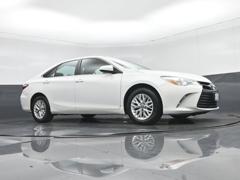 Used 2016 Toyota Camry LE image 48