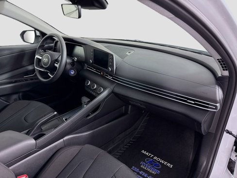 Certified 2025 Hyundai Elantra SE image 28