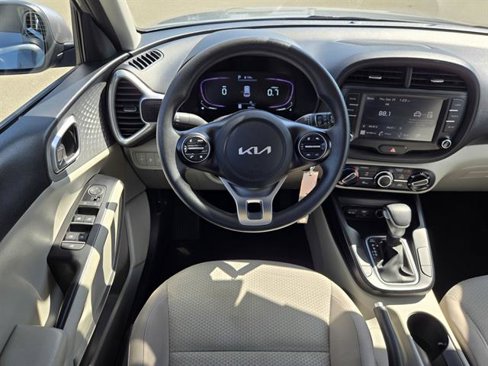 Used 2023 Kia Soul LX w/ LX Technology Package image 12