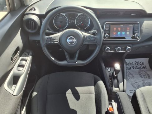 New 2025 Nissan Kicks Play S image 3