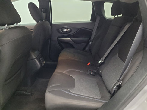 Used 2019 Jeep Cherokee Latitude w/ Popular Appearance Group image 18
