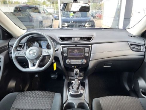 Used 2018 Nissan Rogue S image 5
