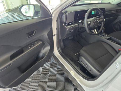 Used 2025 Hyundai Kona SEL image 18