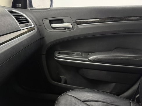 Used 2019 Chrysler 300 Limited image 23