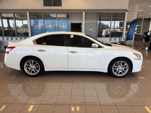 Used 2011 Nissan Maxima 3.5 SV w/ Monitor Pkg image 2
