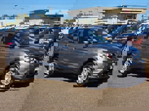 Used 2019 Nissan Rogue Sport S image 2
