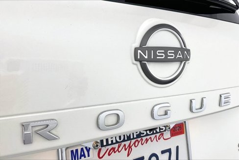 Used 2023 Nissan Rogue SV w/ SV Premium B Package image 30