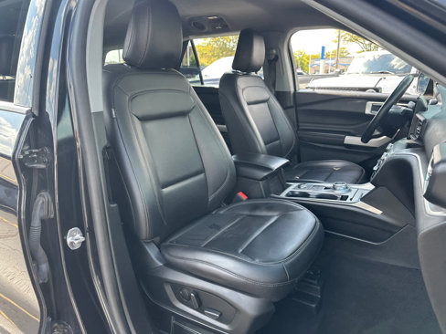 Used 2022 Ford Explorer XLT w/ Equipment Group 202A image 33