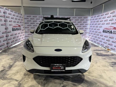 Used 2020 Ford Escape SE image 2
