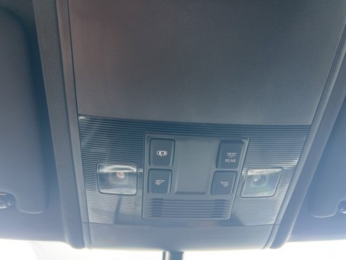 Used 2023 Volkswagen Atlas Cross Sport SE image 19