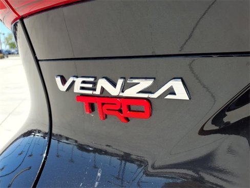 Used 2023 Toyota Venza Limited image 22