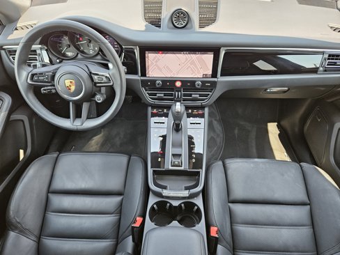 Certified 2025 Porsche Macan image 34