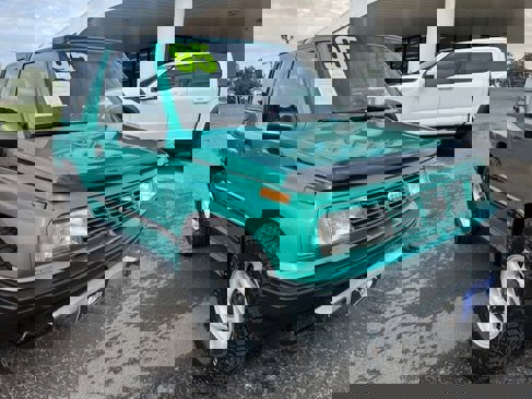 Used 1995 Geo Tracker 4WD 2-Door image 2